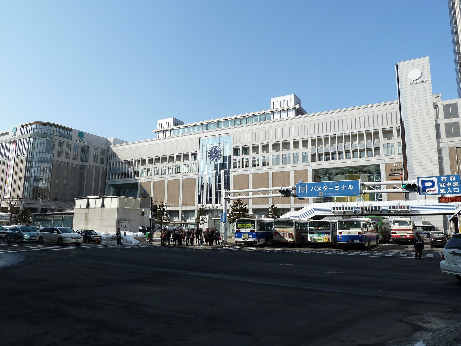 삿포로역 남쪽 출구 광장 풍경
